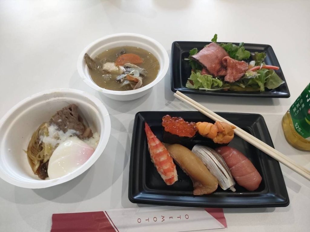 食事内容：お寿司、すき焼き、豚汁、ローストビーフ